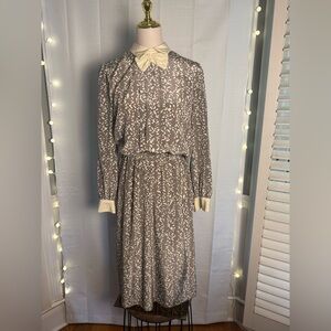 Vintage Liz Roberts Elegant Cream and Gray Women's Dress